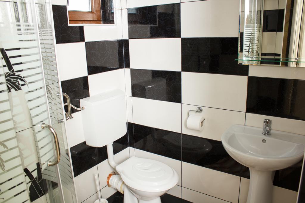 Pensiunea Viki Tău Bistra 部屋 写真